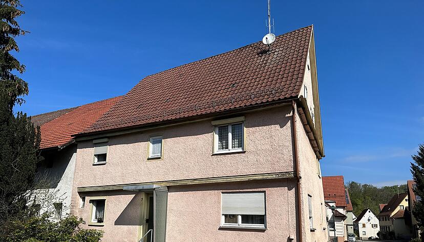 Blick auf das Gebäude mit der Nummer Sieben in der Brückenstraße in Neudenau-Siglingen.
Foto: Julian Ruf Blick auf das Gebäude mit der Nummer Sieben in der Brückenstraße in Neudenau-Siglingen.
Foto: Julian Ruf