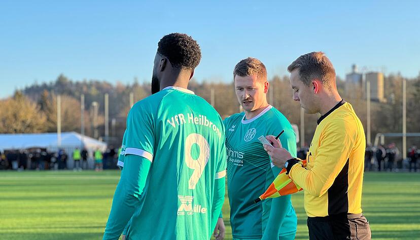 Auch die Einwechslung der Stürmer Daniel Frimpong und Mirco Born bringt den VfR Heilbronn nicht mehr auf die Siegesstraße.