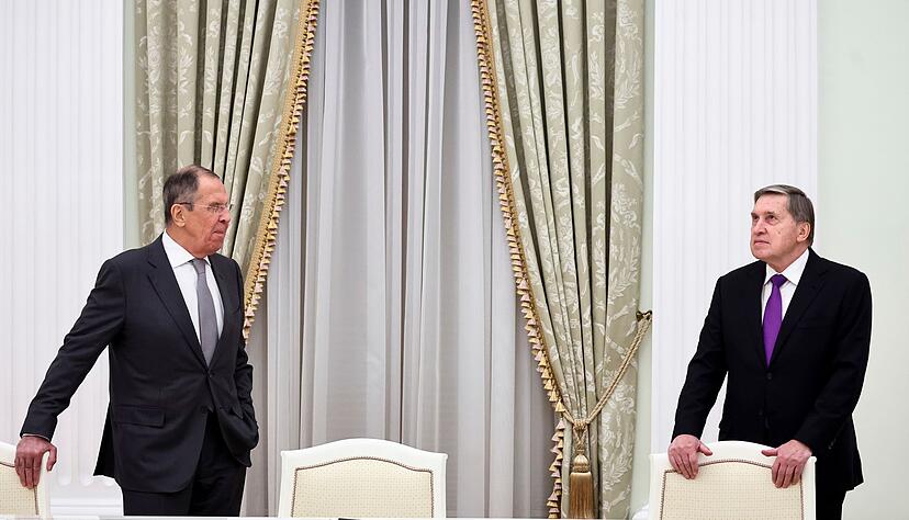 Außenminister Lawrow (l.) und Präsidentenberater Uschakow führen die russische Delegation an. (Archivbild) Außenminister Lawrow (l.) und Präsidentenberater Uschakow führen die russische Delegation an. (Archivbild)