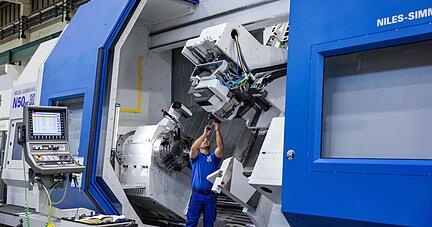 F&uuml;r ein modernes Frachkr&auml;fteeinwanderungsgesetz verst&auml;ndigt sich die Ampel auch auf Details. Damit Ziehe man mit erfolgreichen Einwanderungsl&auml;ndern wie Kanada, Australien oder Neuseeland gleich, hie&szlig; es.