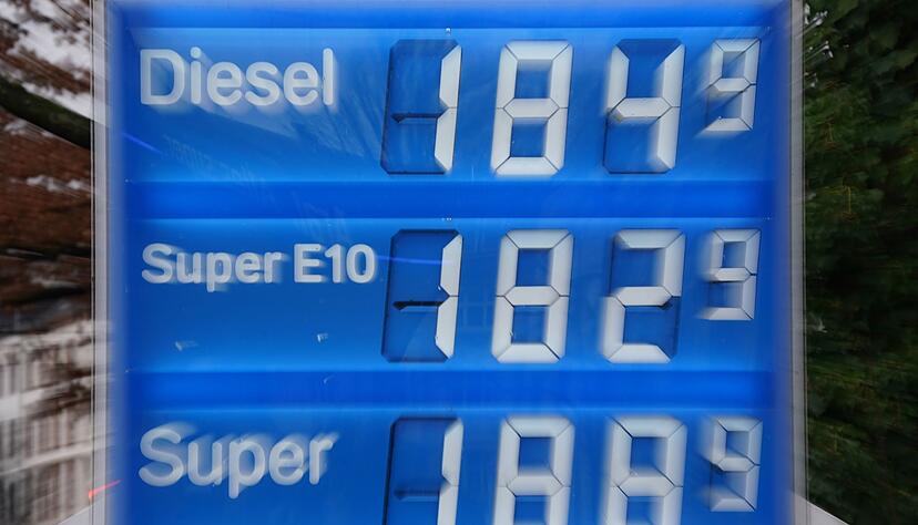Die hohen Preise haben sich auch an der Tankstelle bemerkbar gemacht (Symbolbild).