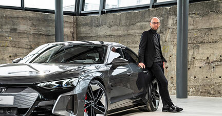 Marc Lichte und sein Meisterstück: Der Designchef am vollelektrischen RS E-Tron GT, den Audi am Standort Böllinger Höfe in Heilbronn produziert.