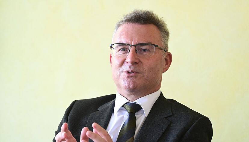 Landkreistagspräsident Achim Brötel (CDU) warnt vor explodierenden Schulden. (Archivbild)