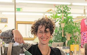 Kunden von weit her kommen zum Sani Designstudio, das von Rebecca Sigl gegründet und geleitet wird. Foto: Bigna Fink