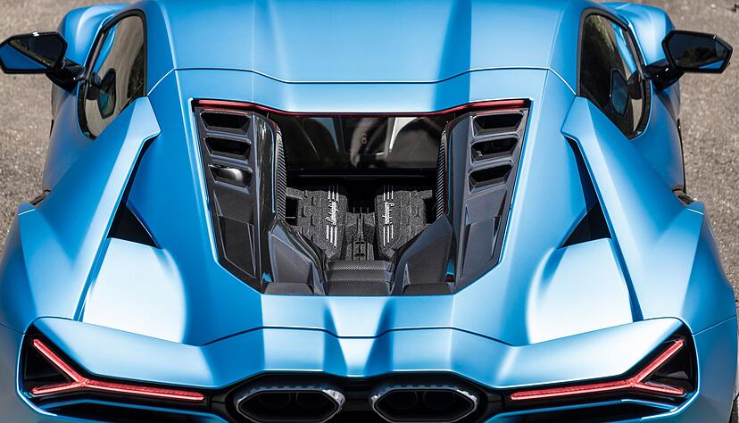 Mächtiger Maschinenraum: Insgesamt stellt der Motor über 1.000 PS bereit. Mächtiger Maschinenraum: Insgesamt stellt der Motor über 1.000 PS bereit.