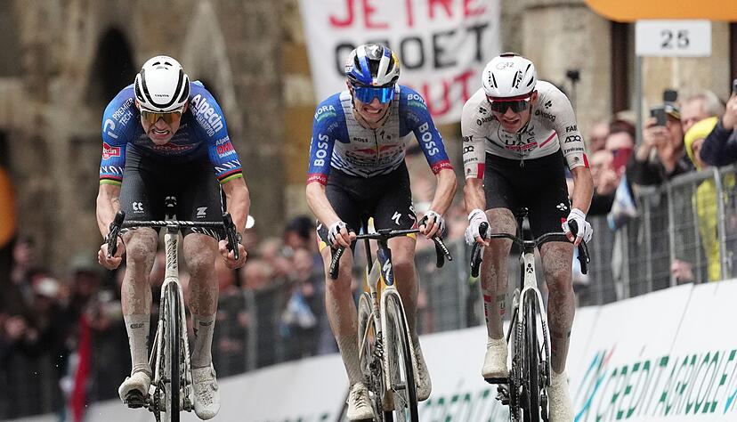 Mathieu van der Poel (l) gewann die zweite Etappe bei Tirreno-Adriatico.