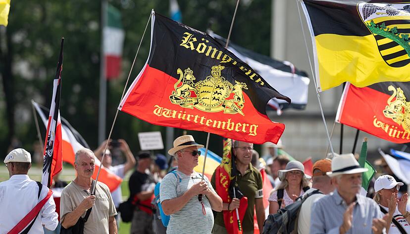 Auch in der Karlsruhe, der &laquo;Residenz des Rechts&raquo;, wollen sich im Juli mutma&szlig;liche &laquo;Reichsb&uuml;rger&raquo; und Demokratiefeinde treffen.