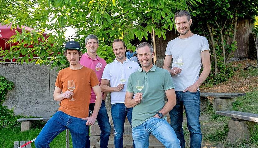 Ehrenamtlich angepackt haben beim neuen Terrassenaufgang unter anderem (von links) Lars Hieber, Steffen Gurrath, Dennis Gurrath, Heiko Winter, Felix Springer. Ehrenamtlich angepackt haben beim neuen Terrassenaufgang unter anderem (von links) Lars Hieber, Steffen Gurrath, Dennis Gurrath, Heiko Winter, Felix Springer.