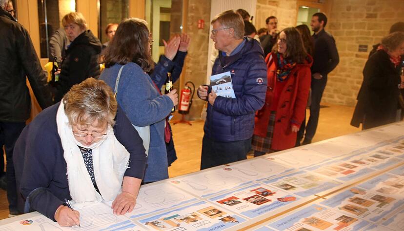 Ehrenamtliche Mitarbeit ist künftig noch mehr gefragt als jetzt: Beim Informationsabend der katholischen Kirche in Eppingen hatten Interessierte am Mittwochabend die Gelegenheit, sich für Projektgruppen zu melden.
Foto: Franz Theuer