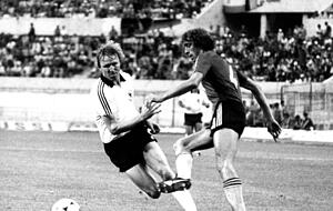Zweimal mit dem Kopf: Horst Hrubesch (links), ist mit seinen beiden Toren der entscheidende Mann am 22. Juni 1980 in Rom. Foto: dpa Zweimal mit dem Kopf: Horst Hrubesch (links), ist mit seinen beiden Toren der entscheidende Mann am 22. Juni 1980 in Rom. Foto: dpa