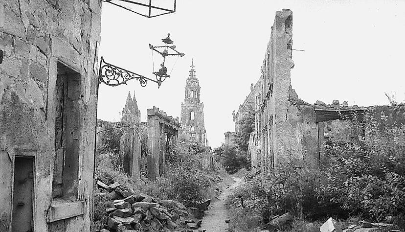 Die zerstörte Kilianskirche aus Richtung Lammgasse.