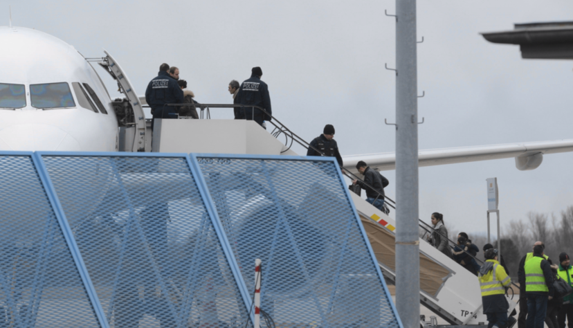 2024 wurden in Baden-Württemberg 2.873 Personen abgeschoben, davon 736 Straftäter. 2024 wurden in Baden-Württemberg 2.873 Personen abgeschoben, davon 736 Straftäter.