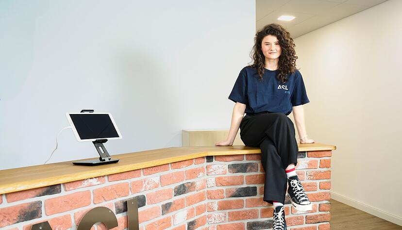 Die Ukrainerin Yevheniaa Salii ist Mitarbeiterin beim Agrarservice Lass im Kreis Rendsburg-Eckernf&ouml;rde. (Archivfoto)