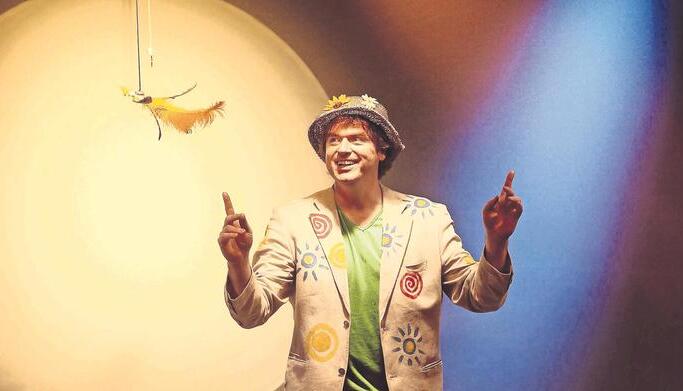 Ein Sonnyboy, der keinen Vornamen hat: Thomas Fritsche spielt in "Guten Tag, liebe Nacht" den Herrn Tag.
Foto: Guido Sawatzki