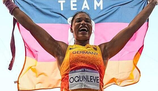 Nach dem Gold-Sto&szlig; ein Gold-H&uuml;pfer: Yemisi Ogunleye aus der Pfalz.
Foto: dpa