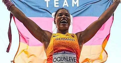 Nach dem Gold-Stoß ein Gold-Hüpfer: Yemisi Ogunleye aus der Pfalz.
Foto: dpa