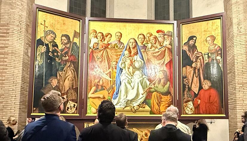 Der Cranach-Triegel-Altar ist in der Marienkirche des Friedhofs Campo Santo Teutonico zu sehen. Der Cranach-Triegel-Altar ist in der Marienkirche des Friedhofs Campo Santo Teutonico zu sehen.