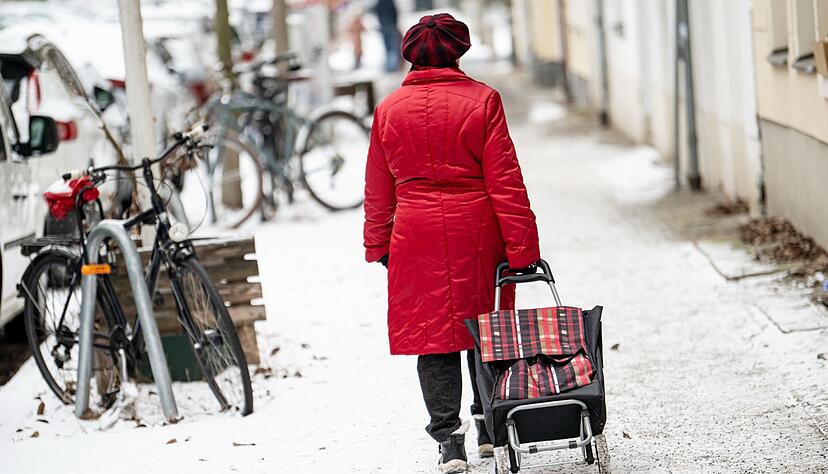 Achtung Gl&auml;tte! In Berlin k&ouml;nnen sich Privatleute nun kostenlos Splitt abholen. (Archivbild)