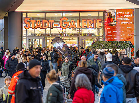 Die Heilbronn Marketing Gmbh (HMG) hat ermittelt, dass in der dritten Adventswoche rund 270.000 die Innenstadt besucht haben. Die Heilbronn Marketing Gmbh (HMG) hat ermittelt, dass in der dritten Adventswoche rund 270.000 die Innenstadt besucht haben.