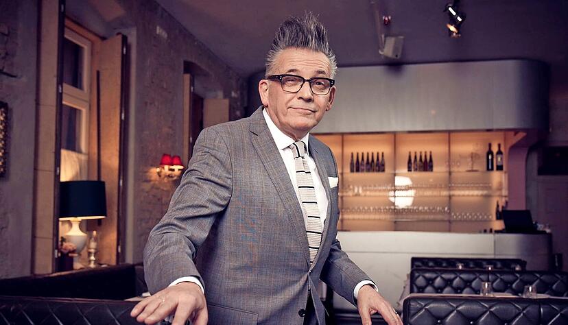 "Wir bündeln unsere musikalischen Erkenntnisse ohne Rücksicht auf Verluste", sagt Sänger Götz Alsmann über die aktuelle Tournee "L.I.E.B.E.".
Foto: Jens Koch "Wir bündeln unsere musikalischen Erkenntnisse ohne Rücksicht auf Verluste", sagt Sänger Götz Alsmann über die aktuelle Tournee "L.I.E.B.E.".
Foto: Jens Koch