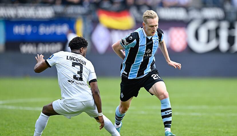 Mittelfeldspieler Julian Rieckmann (r) spielt auch in der kommenden Saison für den SV Waldhof Mannheim. Mittelfeldspieler Julian Rieckmann (r) spielt auch in der kommenden Saison für den SV Waldhof Mannheim.