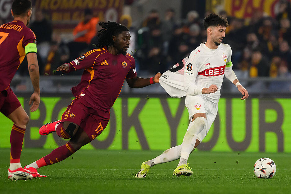 Atakan Karazor: Ein Arbeitstier an diesem Donnerstag. Viel geackert, keinem Zweikampf aus dem Weg gegangen und die Räumen eng gemacht. Hielt die Abwehr zusammen und organisierte Angriffe. Aber: Beim 0:1 kommt er nicht rechtzeitig zum Ball. Note: 3 Atakan Karazor: Ein Arbeitstier an diesem Donnerstag. Viel geackert, keinem Zweikampf aus dem Weg gegangen und die Räumen eng gemacht. Hielt die Abwehr zusammen und organisierte Angriffe. Aber: Beim 0:1 kommt er nicht rechtzeitig zum Ball. Note: 3