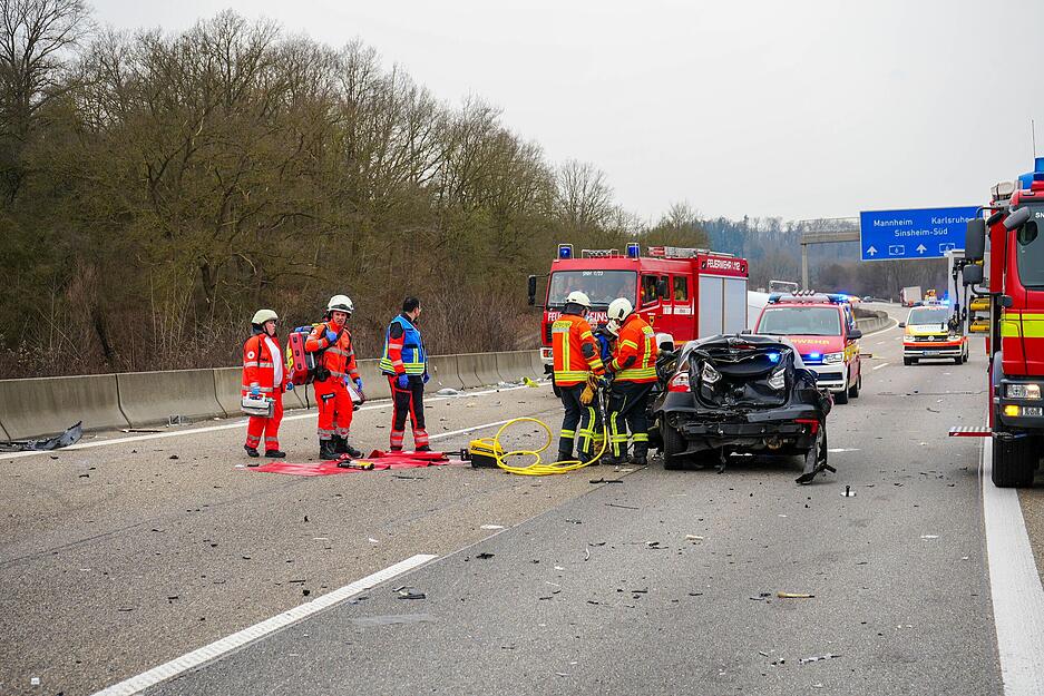 Die Polizei sprach zunächst von mehreren Schwerverletzten.