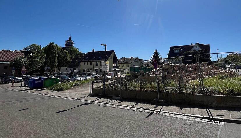 Die Kellergasse 17 sowie die Untere Weihergasse 12 und 16 machen Platz f&uuml;r die Neugestaltung des Rathausumfelds.