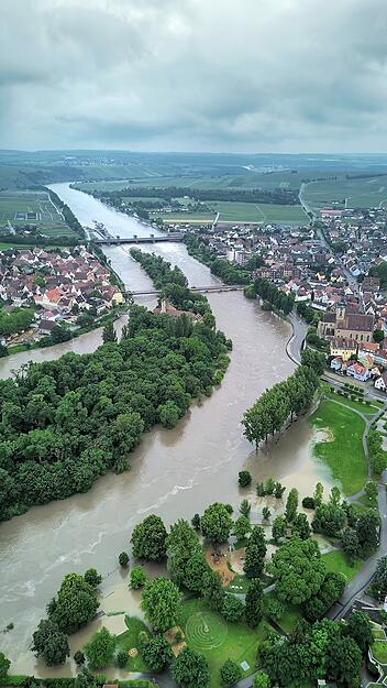 Eine Drohnenaufnahme von Lauffen am Neckar. Eine Drohnenaufnahme von Lauffen am Neckar.