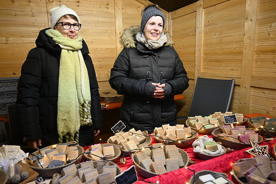Weihnachtsmarkt am Kloster Schöntal eröffnet. Weihnachtsmarkt am Kloster Schöntal eröffnet.