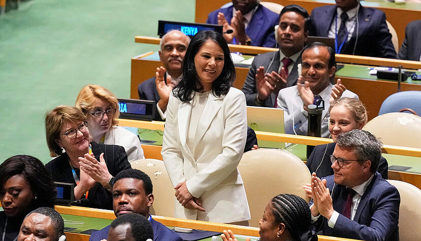 Annalena Baerbock aus Deutschland dankt für den Applaus bei ihrer Wahl zur Präsidentin der 80. Generalversammlung der Vereinten Nationen. Annalena Baerbock aus Deutschland dankt für den Applaus bei ihrer Wahl zur Präsidentin der 80. Generalversammlung der Vereinten Nationen.