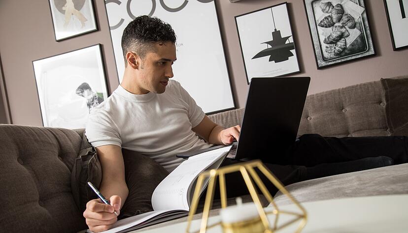 Arbeit man im Minijob unterschiedlich viele Tage pro Woche, hilft der Urlaubsrechner der Minijob-Zentrale bei der Berechnung des Urlaubsanspruchs. Arbeit man im Minijob unterschiedlich viele Tage pro Woche, hilft der Urlaubsrechner der Minijob-Zentrale bei der Berechnung des Urlaubsanspruchs.
