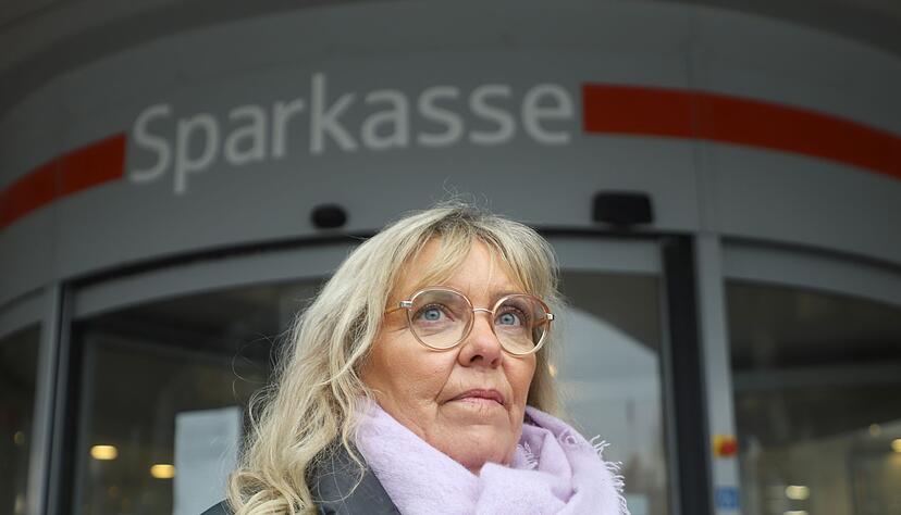 Astrid Kaiser hatte ein Schlie&szlig;fach in der Gelsenkirchener Sparkasse. Jetzt f&uuml;hlt sie sich doppelt betroffen.