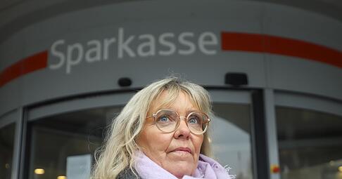 Astrid Kaiser hatte ein Schlie&szlig;fach in der Gelsenkirchener Sparkasse. Jetzt f&uuml;hlt sie sich doppelt betroffen.