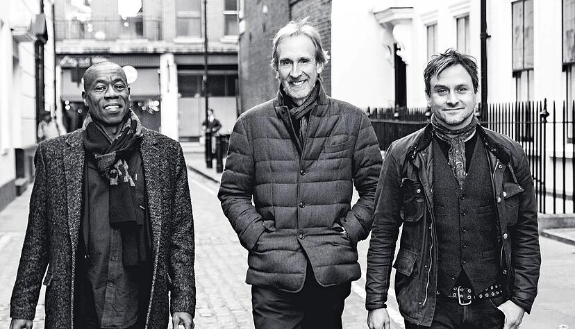 "Je älter man wird, desto ehrlicher wird man zu sich selbst und kritischer", sagt Mike Rutherford (Mitte) von Mike + The Mechanics. "Je älter man wird, desto ehrlicher wird man zu sich selbst und kritischer", sagt Mike Rutherford (Mitte) von Mike + The Mechanics.