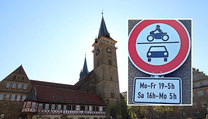 So sehen die Sperrschilder aus, die rund um den Marktplatz in &Ouml;hringen aufgestellt werden.