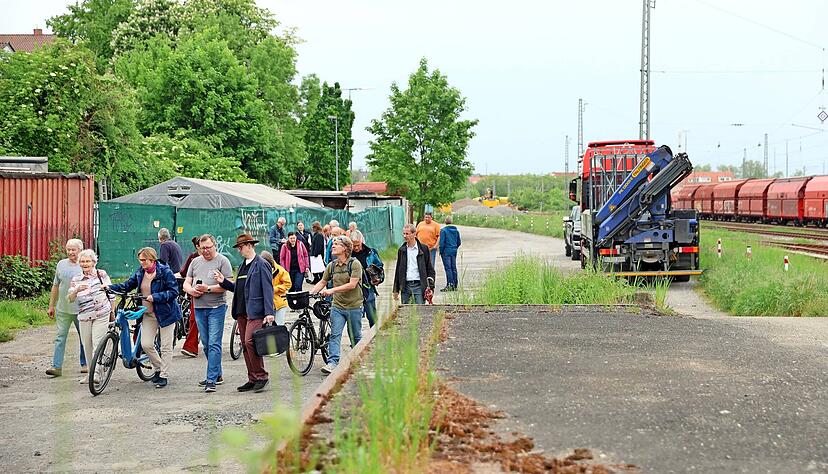 Der Bahnbogen S&uuml;d in B&ouml;ckingen ist im Laufe der Jahre verwahrlost. Die Stadt Heilbronn will die Strecke mit einem Begr&uuml;nungsprogramm aufwerten.