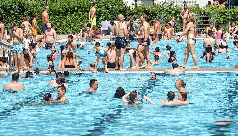 Bei Temperaturen wie am Wochenende ist der Andrang in den Freibädern der Region groß. Doch dafür braucht es auch qualifiziertes Aufsichtspersonal. Bei Temperaturen wie am Wochenende ist der Andrang in den Freibädern der Region groß. Doch dafür braucht es auch qualifiziertes Aufsichtspersonal.