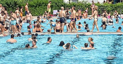 Bei Temperaturen wie am Wochenende ist der Andrang in den Freibädern der Region groß. Doch dafür braucht es auch qualifiziertes Aufsichtspersonal. Bei Temperaturen wie am Wochenende ist der Andrang in den Freibädern der Region groß. Doch dafür braucht es auch qualifiziertes Aufsichtspersonal.