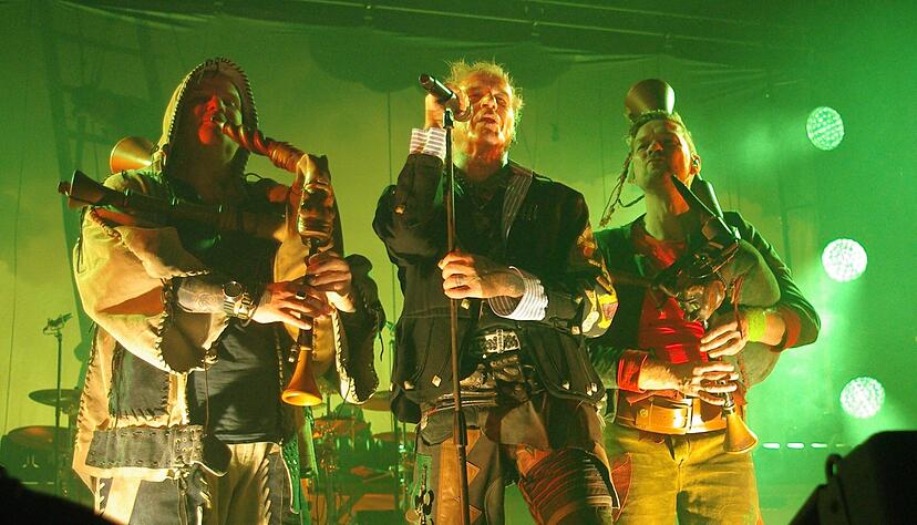 Mittlerweile ist In Extremo die erfolgreichste Band des Genres Mittelalterrock &ndash; und zeigte in Stuttgart am Samstag, dem 21. Dezember, warum.