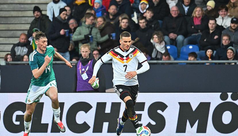 Wann feiert Said El Mala (r) seine Tor-Premiere f&uuml;r die U21?