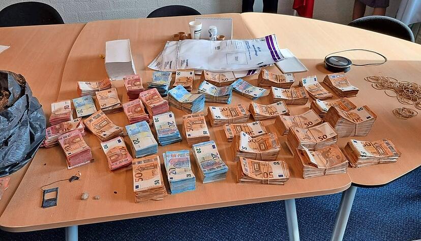 Dieses Foto zeigt das bei der Festnahme der Bande sichergestellte Diebesgut. Dieses Foto zeigt das bei der Festnahme der Bande sichergestellte Diebesgut.