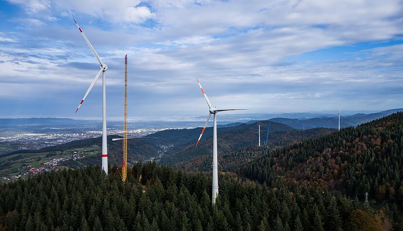 Neue Windkraftanlage am Schauinsland im Schwarzwald