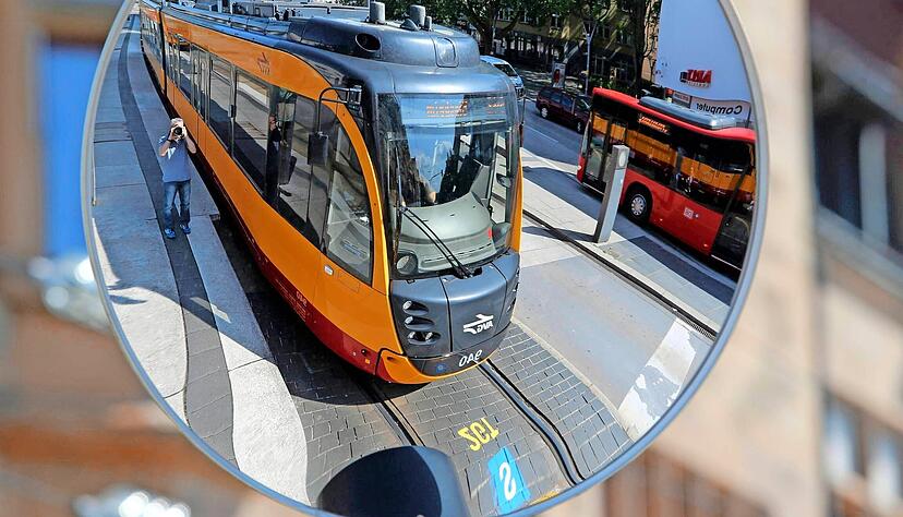 Stadtbahn, hier in Heilbronn:  Die Verbindung nach Sinsheim und Mosbach ist zwei Wochen lang gekappt.