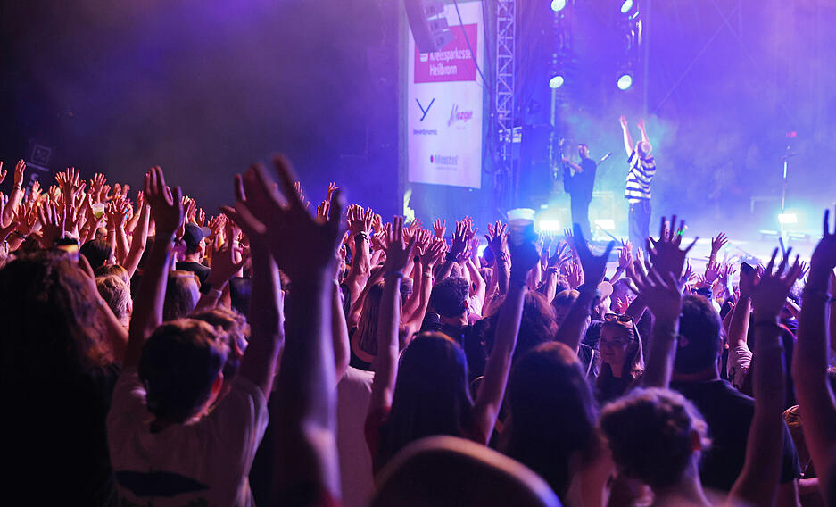 Für den Eröffnungstag am Freitag war Revolverheld angekündigt.