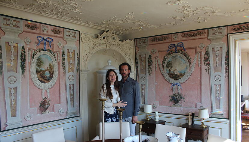 Ann-Sophie und Yuri Kuch im "Prinzessinnenzimmer" der Sonne. Das Restaurant er&ouml;ffnet in diesen Tage wieder.