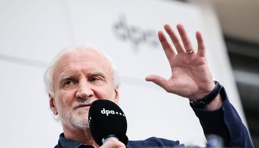 Rudi V&ouml;ller h&auml;lt die Debatte um einen WM-Boykott f&uuml;r sinnlos.