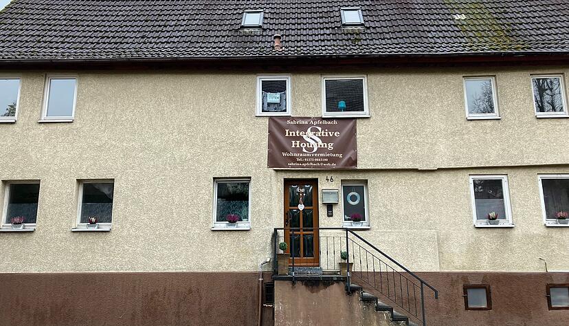 In diesem alten Haus in der Hauptstraße in Schwaigern-Stetten entsteht gerade ein besonderes Wohnprojekt, in dem etwa Geflüchtete oder Wohnungslose ein zu Hause finden.