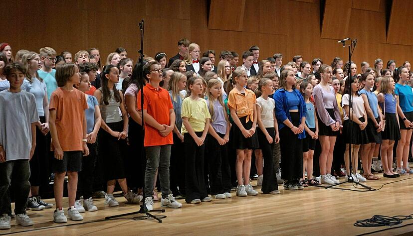 Das musische Profil pr&auml;sentieren Kinder und Jugendliche des M&ouml;nchsee-Gymnasiums immer wieder, wie erst k&uuml;rzlich beim Sommerkonzert in der Harmonie. Das Gymnasium wird 50 Jahre alt.