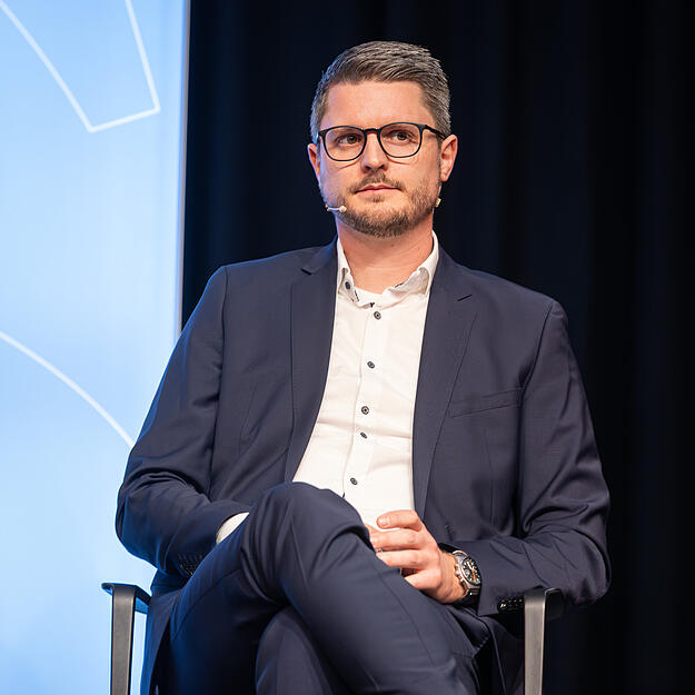 Beim Wahlforum zur B&uuml;rgermeisterwahl diskutieren die Kandidaten vor gro&szlig;em Publikum &uuml;ber ihre Ziele f&uuml;r die Gemeinde.